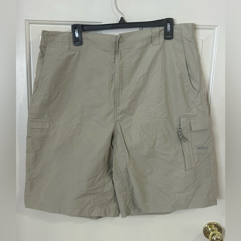 Columbia Men's Silver Ridge 10” Cargo Hiking Shorts Size 38 Beige